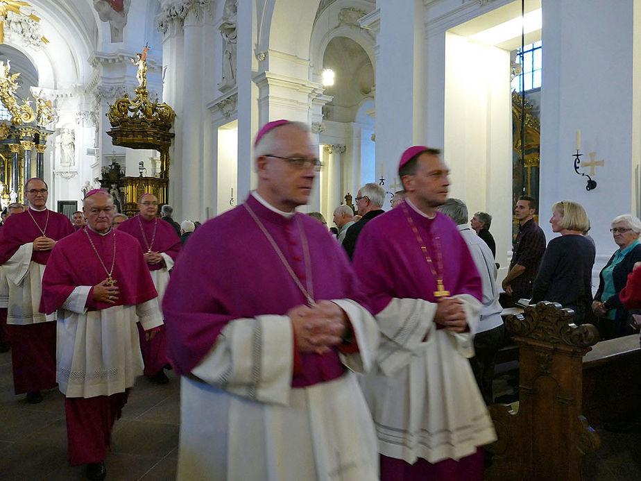 Abschlussvesper der Bischofskonferenz mit Austeilung des Bonifatiussegens (Foto: Karl-Franz Thiede)